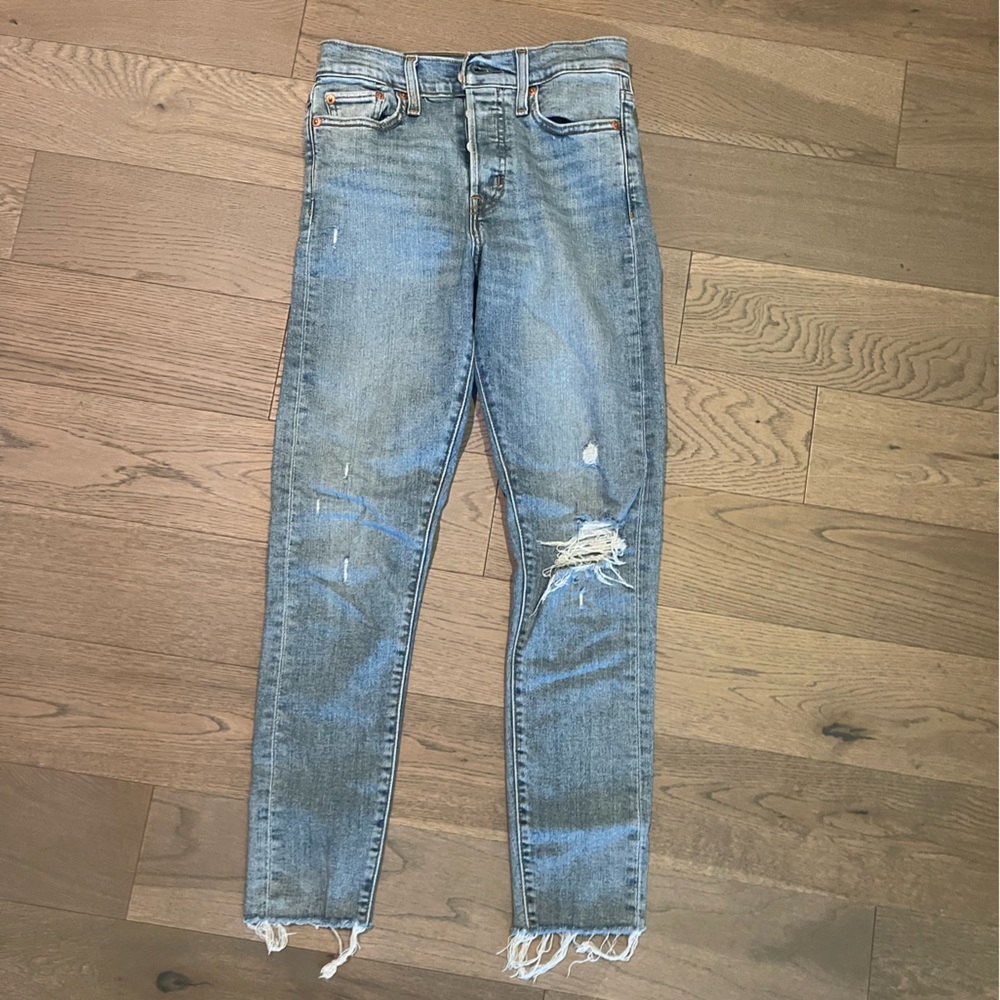 Levi Skinny Wedgie